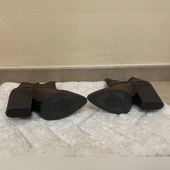 Vicente Camuto brown ankle boots - Picture 3 of 4
